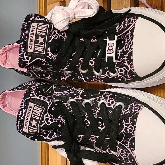 Hello Kitty Converse Allstars - Picture 12 of 14